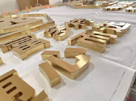 务川拉丝不锈钢字的特点。